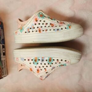 Skechers Foamies Size 6 Girls Water Shoes